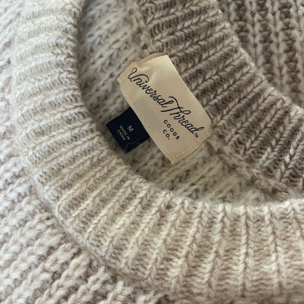 Universal threads sweater - Picture 3 of 3